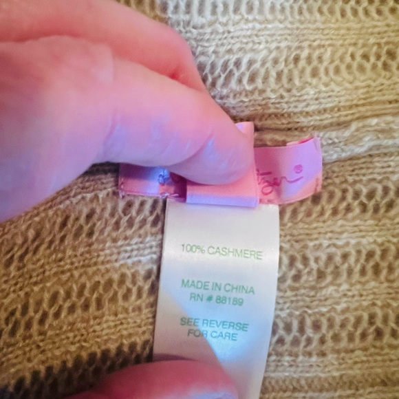 Lilly Pulitzer 100% Cashmere creamy tan wrap w/ delicate detail edging 1 Sz.NWOT - Picture 7 of 8